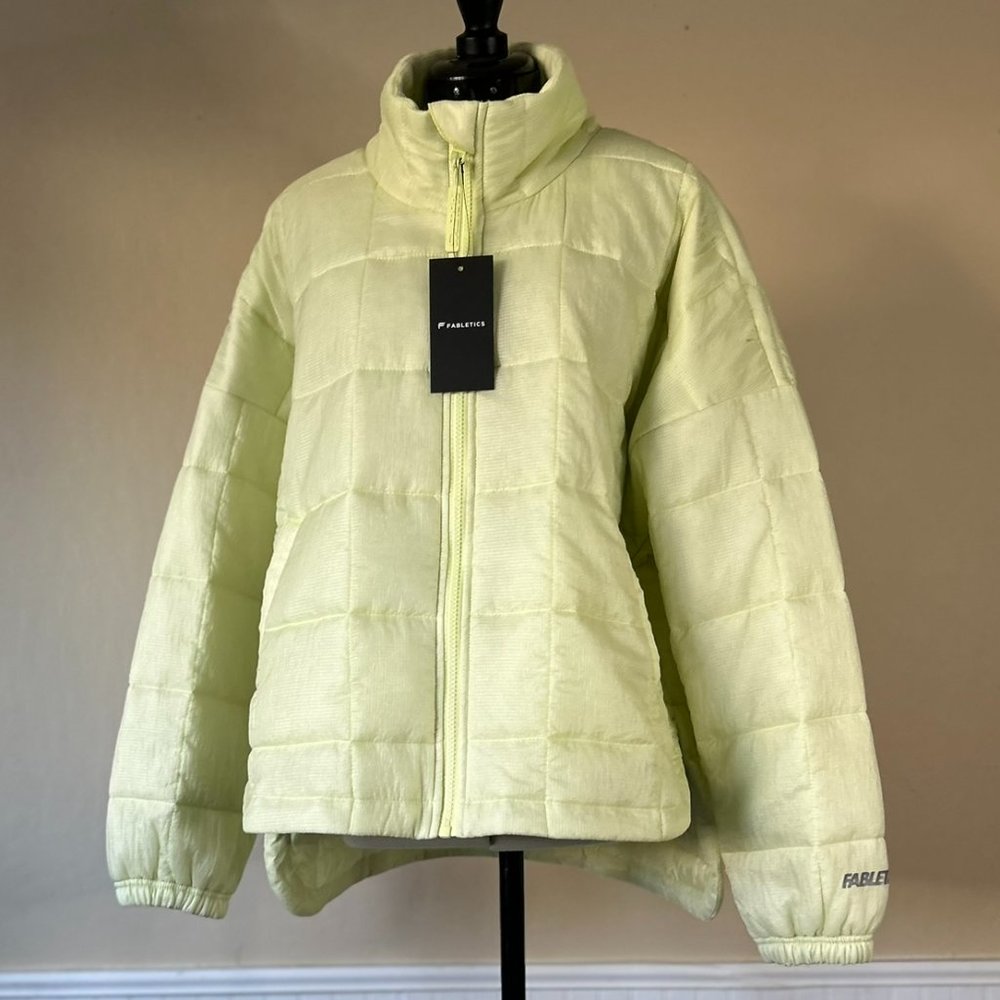 Fabletics Daydreamer Quilted Jacket in Morning Dew | Green Puffer Size Small NWT